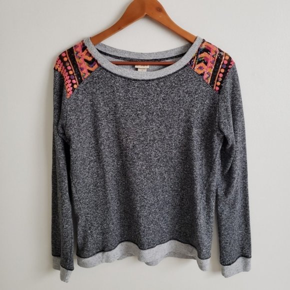 ⭐Daytrip Sequin Shoulder Grey Sweatshirt - Picture 1 of 6